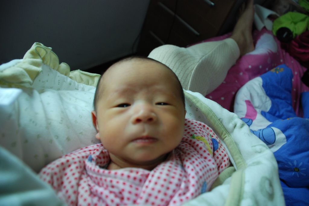 吸奶前，装可爱